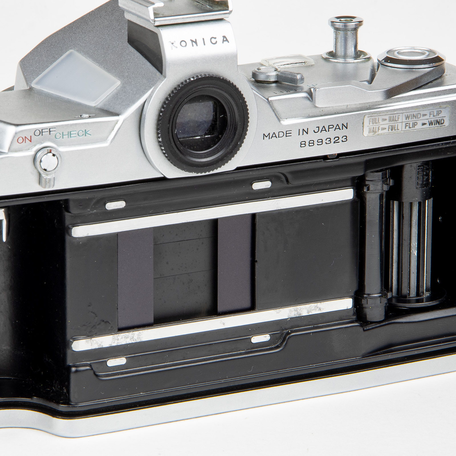 フィルムカメラ KONICA AUTOREX フル⇒ハーフ切替一眼『KONICA AUTOREX』 - フォト・ディレッタント