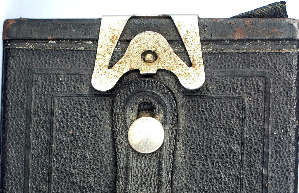 Back fixing catch as fitted to hinged back models.