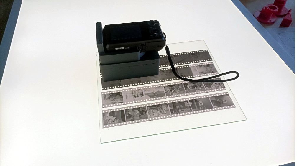 Scanning setup with negatives